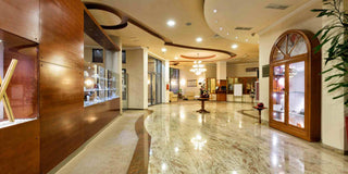 White Corporate - Megafurniture