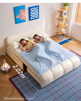 Opens to a 2.02 m bed