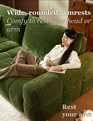Wide, rounded armrests