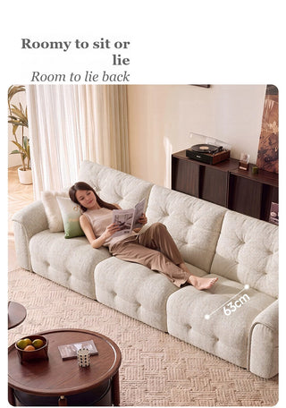 Roomy to sit or lie