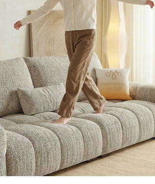 Plush tufted seat