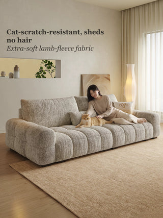 Cat-scratch-resistant lamb fleece