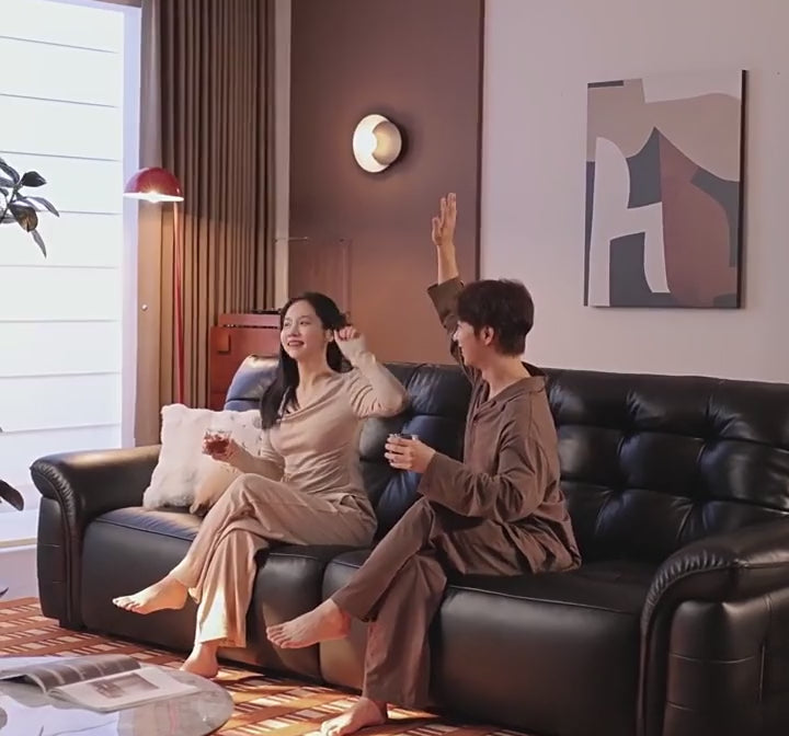 Norinora tufted leather sofa